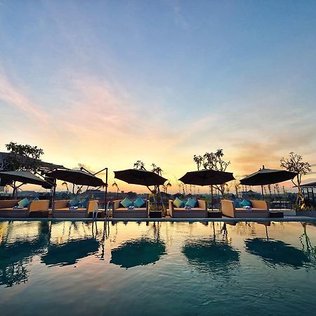 De Vins Sky Hotel Seminyak Экстерьер фото