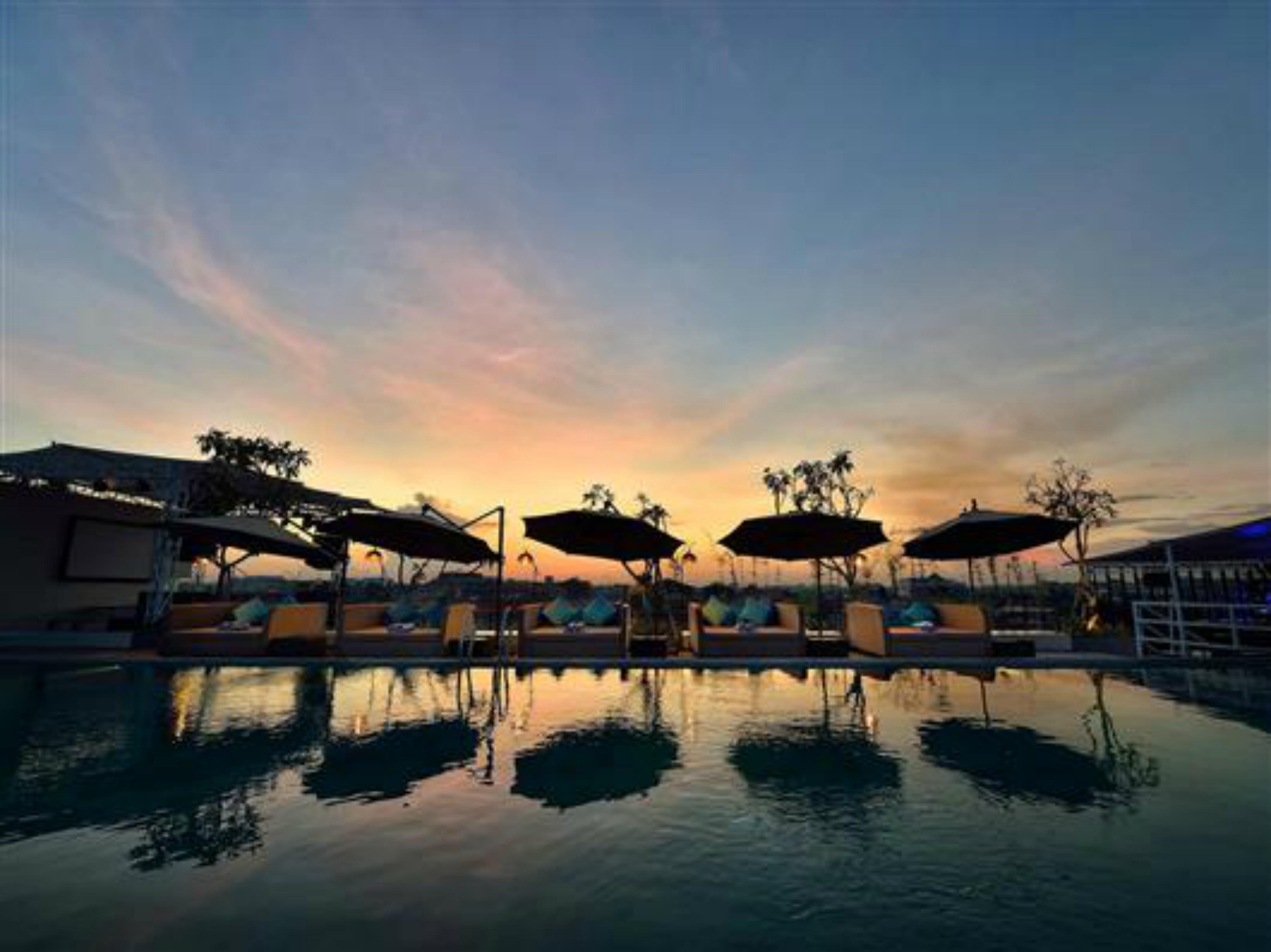 De Vins Sky Hotel Seminyak Экстерьер фото